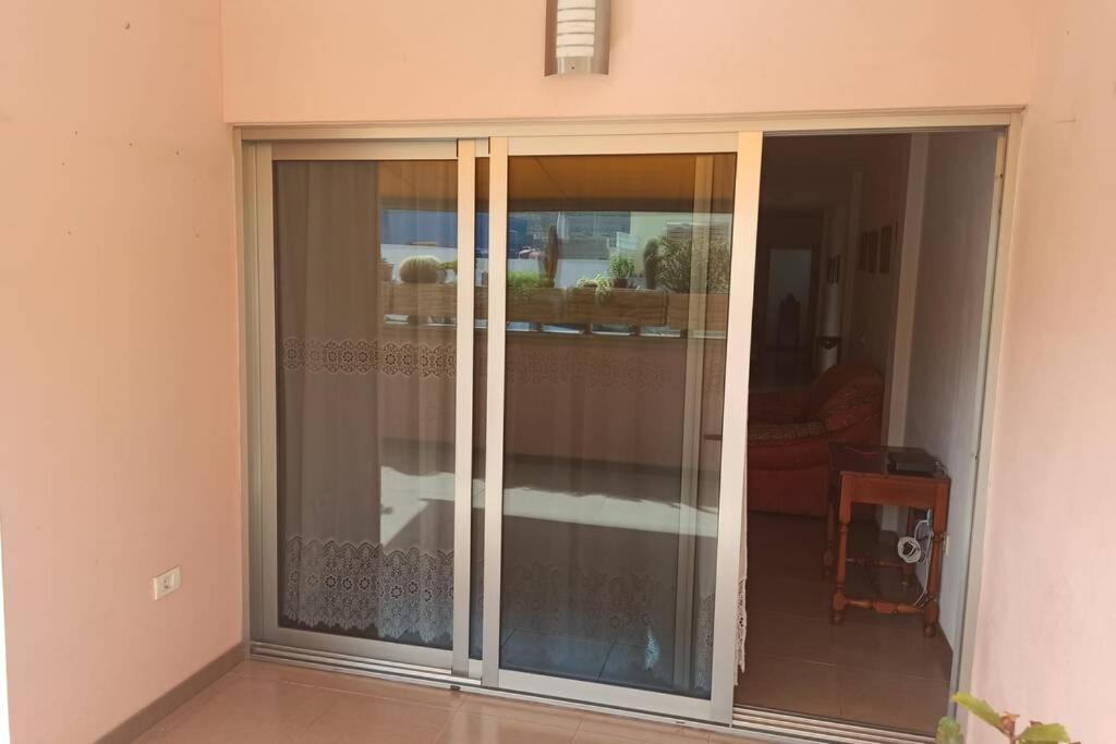 Spacious Apartment Just Few Steps Of The Ocean In La Caleta Адехе Екстериор снимка