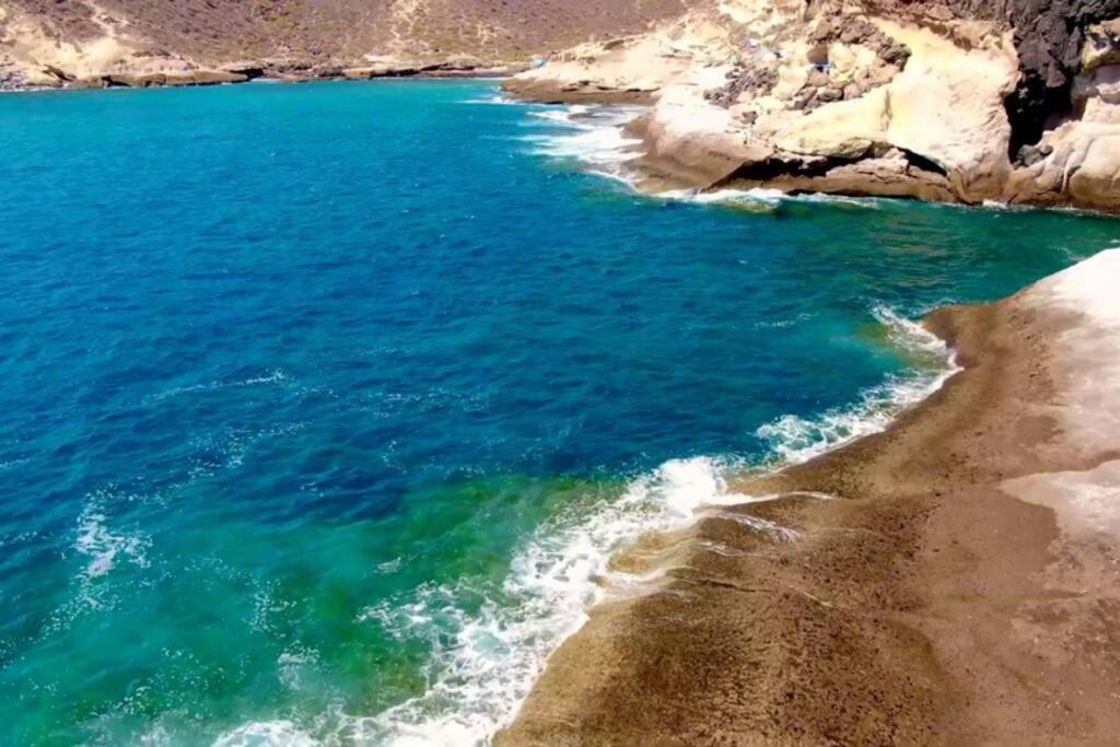 Spacious Apartment Just Few Steps Of The Ocean In La Caleta Адехе Екстериор снимка