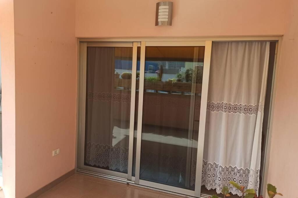 Spacious Apartment Just Few Steps Of The Ocean In La Caleta Адехе Екстериор снимка