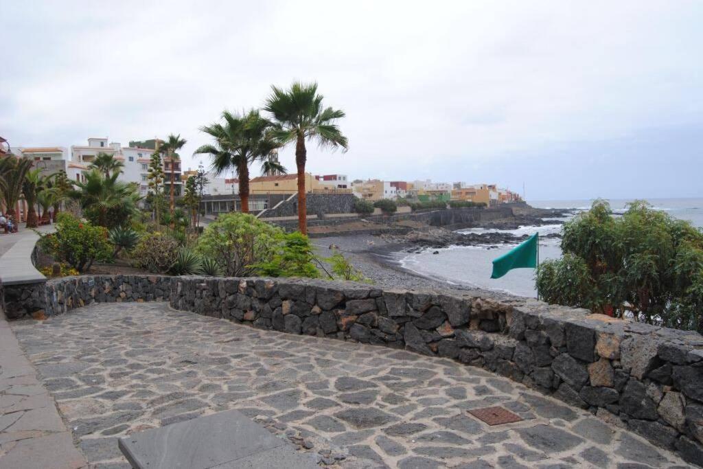 Spacious Apartment Just Few Steps Of The Ocean In La Caleta Адехе Екстериор снимка