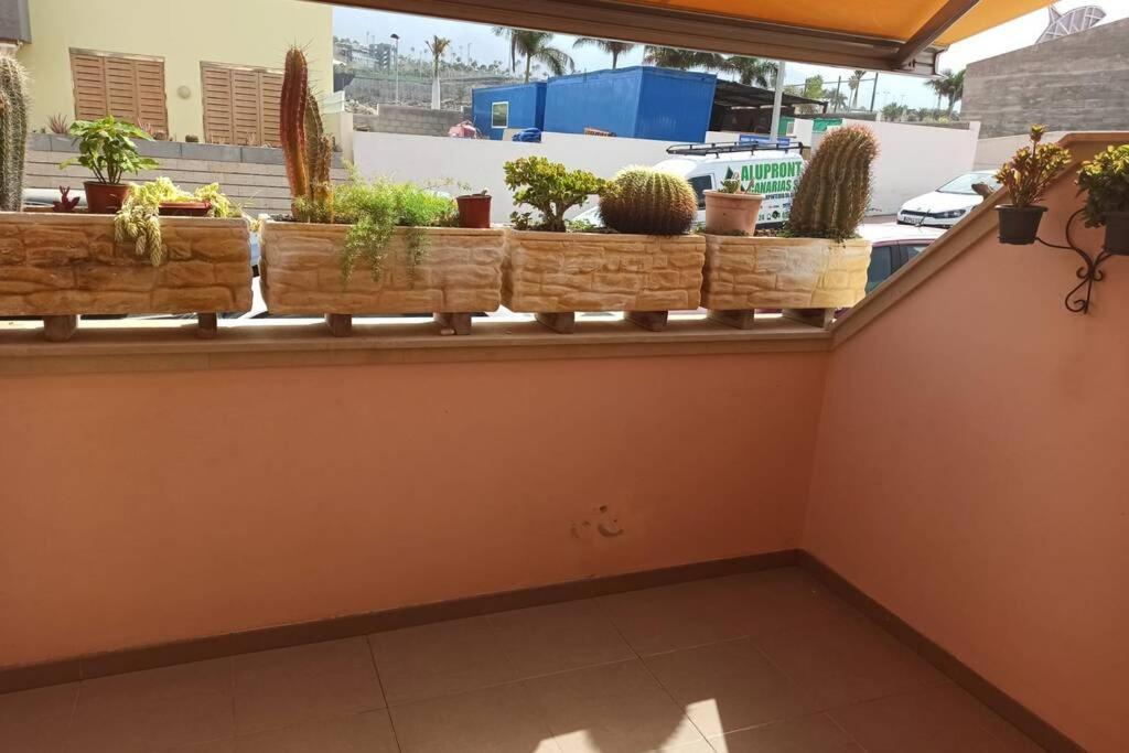 Spacious Apartment Just Few Steps Of The Ocean In La Caleta Адехе Екстериор снимка