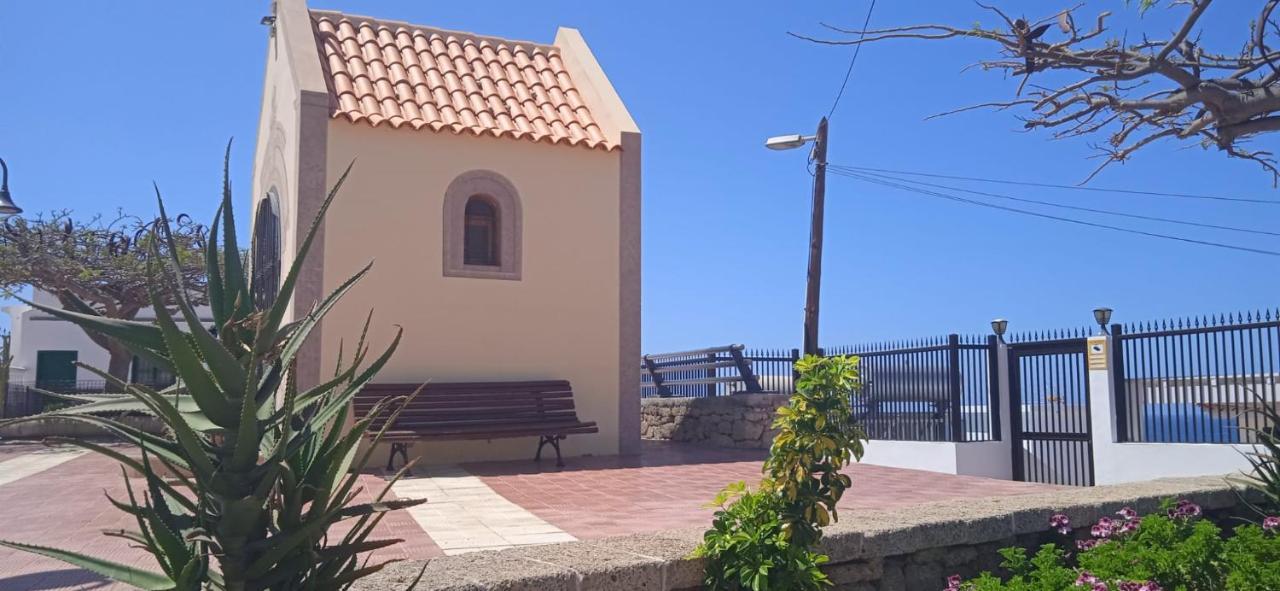 Spacious Apartment Just Few Steps Of The Ocean In La Caleta Адехе Екстериор снимка