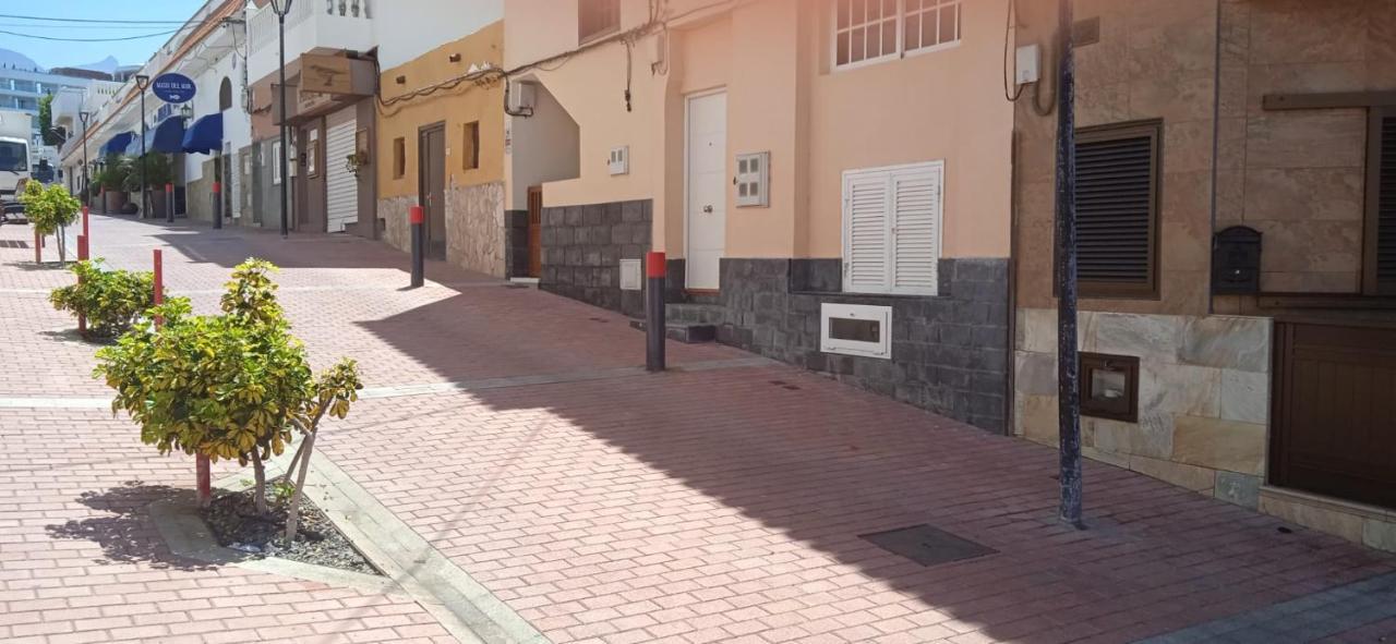 Spacious Apartment Just Few Steps Of The Ocean In La Caleta Адехе Екстериор снимка