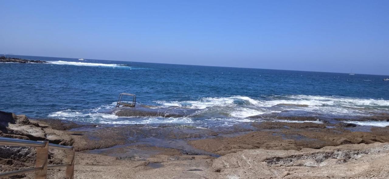 Spacious Apartment Just Few Steps Of The Ocean In La Caleta Адехе Екстериор снимка