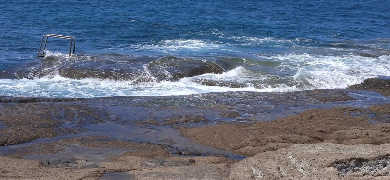 Spacious Apartment Just Few Steps Of The Ocean In La Caleta Адехе Екстериор снимка